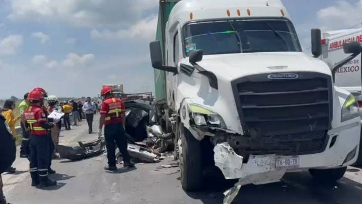 Tráiler embiste 11 vehículos en el Libramiento Bicentenario