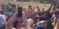 Mariners, Mets slide down hill at Little League Classic