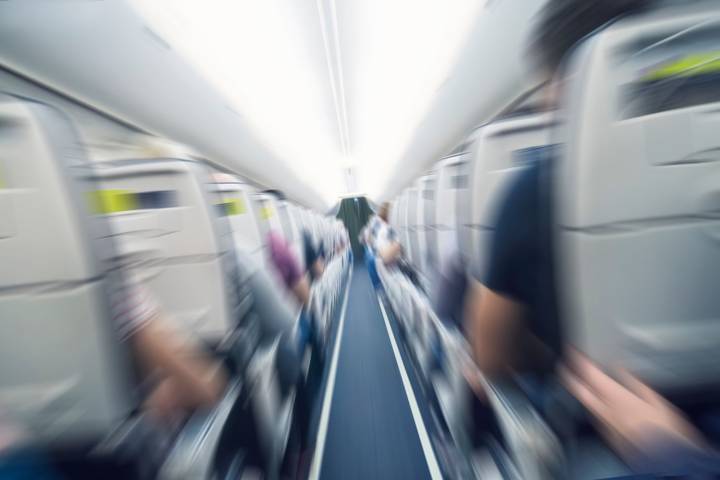2 SkyWest Passengers Injured After Severe Turbulence