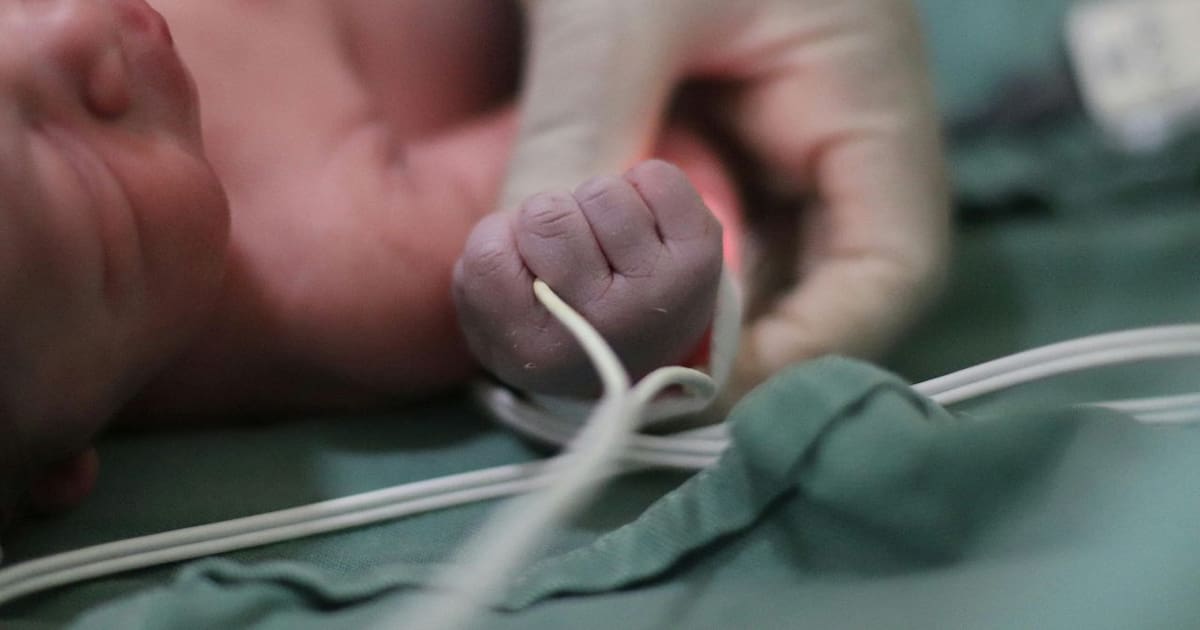 Investigan la muerte de 12 bebés recién nacidos por posible negligencia en bioseguridad en hospital público de Guayaquil