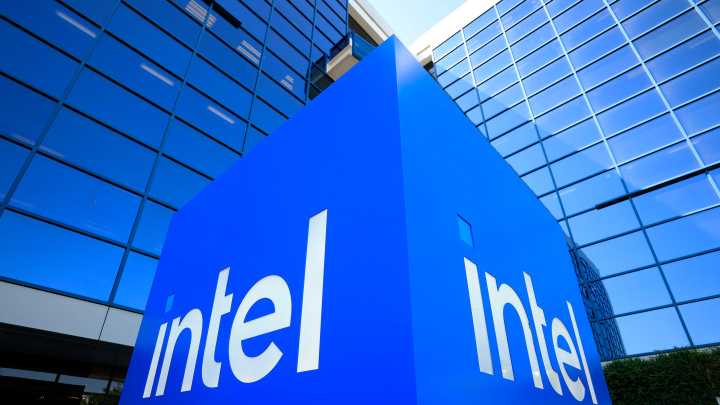 Bloomberg: Trump, U.S. weighing investment in Intel