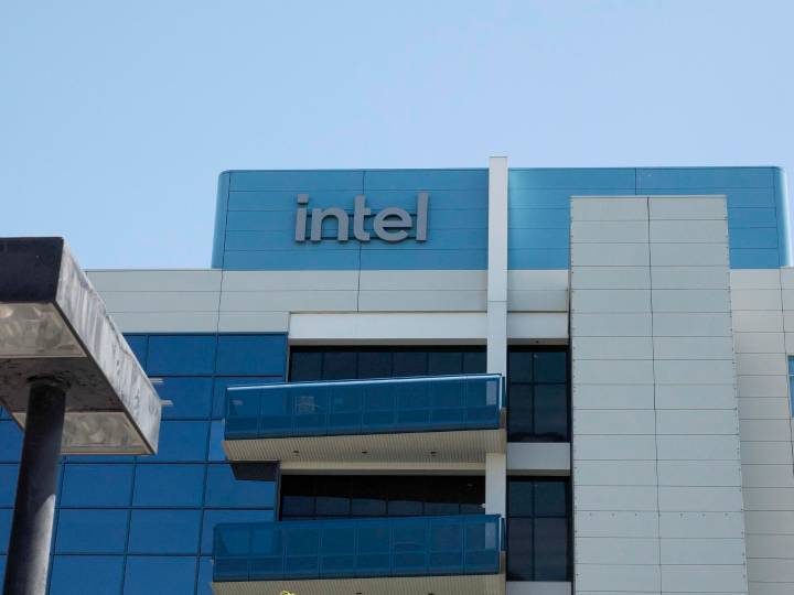 Trump dice que EEUU ya "posee y controla" el 10 % de INTEL