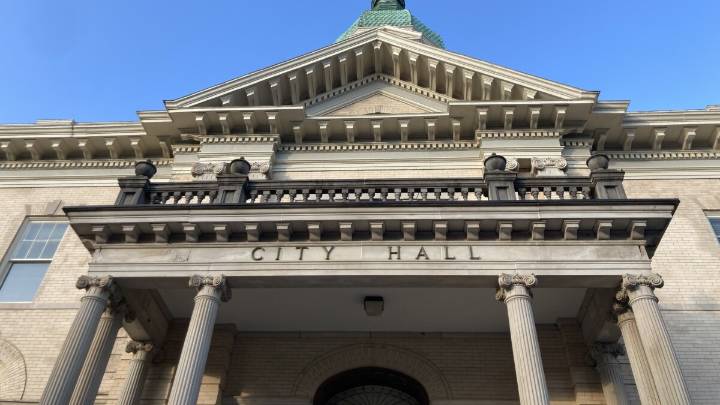 Local Athenians advocate against short term rentals at Mayor and Commission meeting