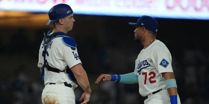 Dodgers ride 6th-inning rally to beat Reds