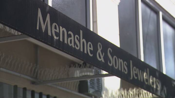 Suspects nab $2 million of product in brazen West Seattle jewelry store robbery