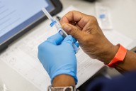 Ya llega la temporada de gripe. ¿Deberías vacunarte? ¿Lo cubrirá el seguro?