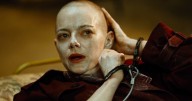 ¿Por qué Emma Stone aparece rapada en Bugonia, la película de Yorgos Lanthimos?