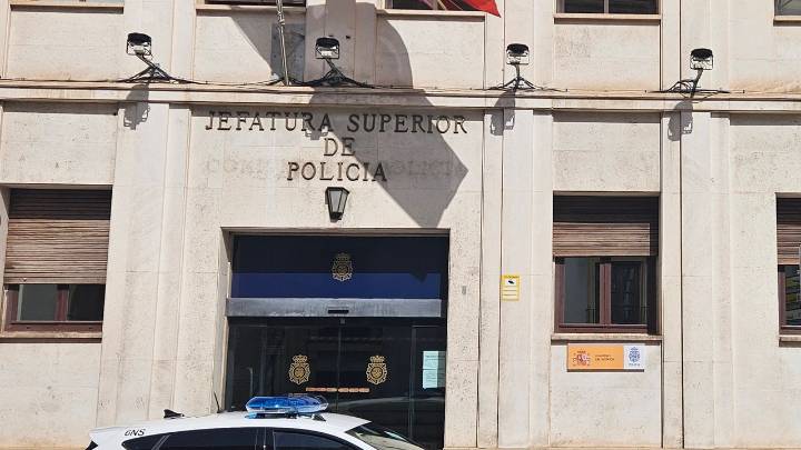 Pillados dos ladrones "in fraganti" tras forzar coches para robar en Murcia