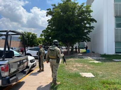 Balean a persona en el estacionamiento d…