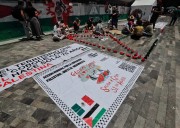 Protestan con pinta frente a la SRE por postura de México ante genocidio en Gaza