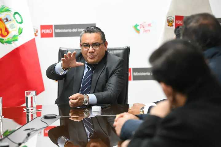 Poder Judicial rechaza habeas corpus de exministro Santivañez contra Ministerio Público por investigación penal