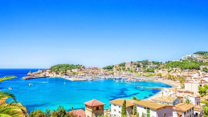 Buscan a los dos ocupantes de la avioneta caída al mar en el puerto del Sóller