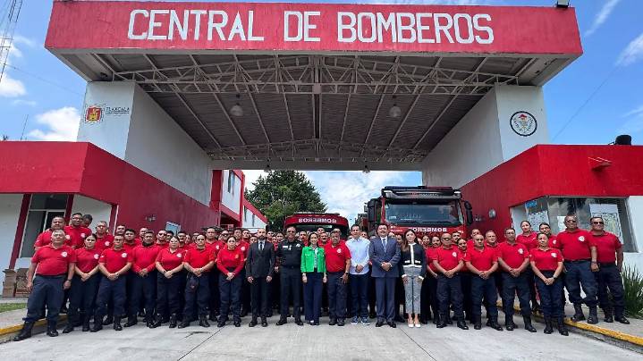 “Salvar vidas, la mejor decisión que tomaron”, dice Mariana Espinosa de los Monteros a bomberos