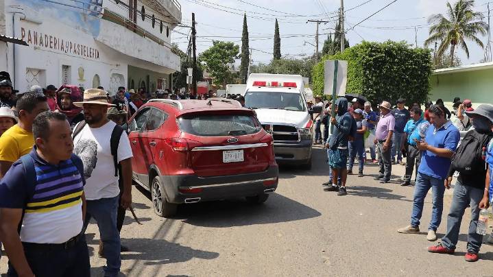 Chocan transportistas en Oaxaca por la disputa de obras del Plan Lázaro Cárdenas