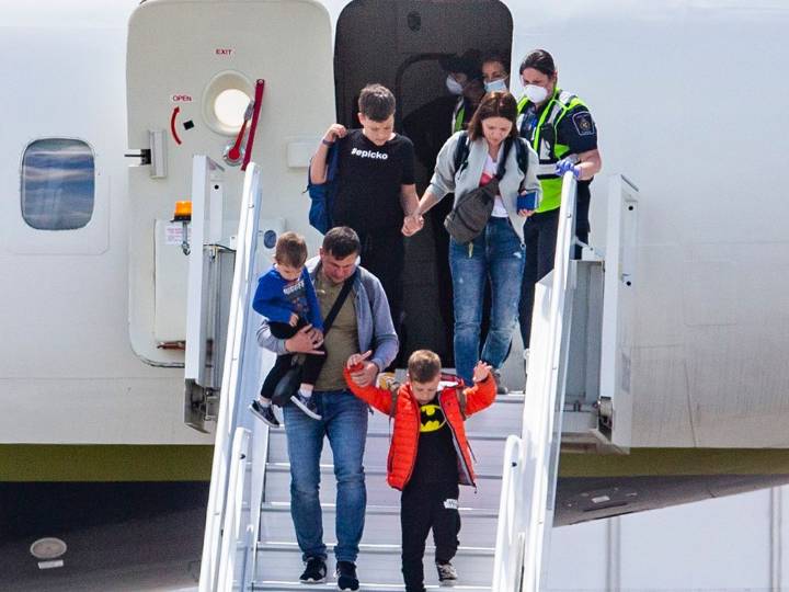 Canadians still supportive of letting in Ukrainian migrants: poll