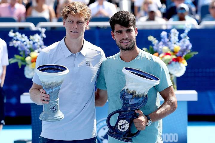 Alcaraz se lleva el título en Cincinnati tras la retirada de Sinner cuando perdía 5
