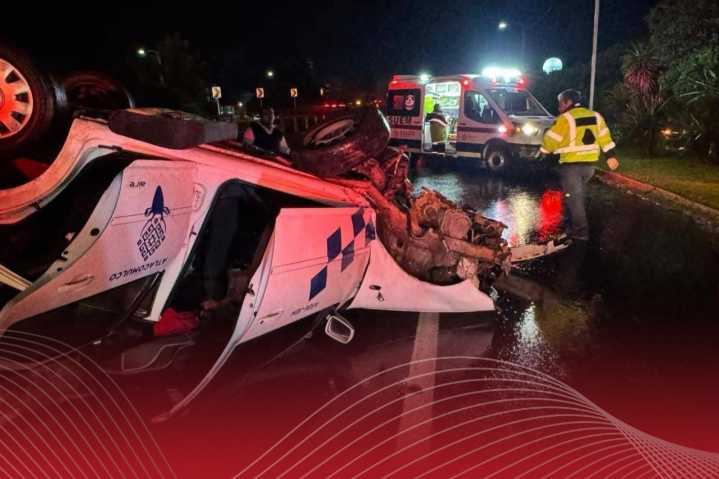 Vuelca taxi en Atlacomulco; hay seis heridos