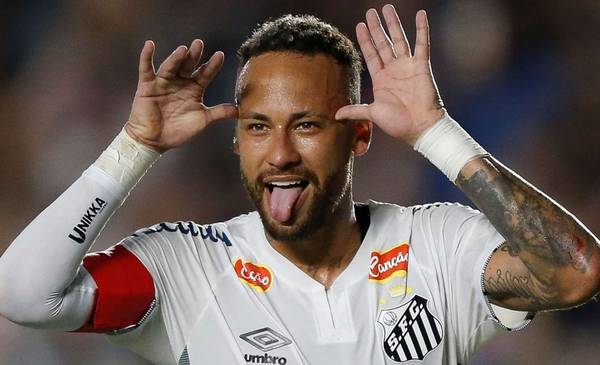 Santos de Neymar acelera y busca quedarse con un jugador de Racing