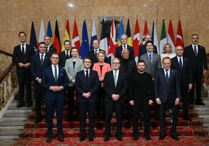 Zelenski viaja a EEUU “bajo las faldas” de presidentes europeos