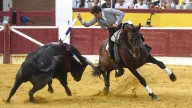 Hermoso de Mendoza sale por la puerta grande en la corrida de rejones en Huesca