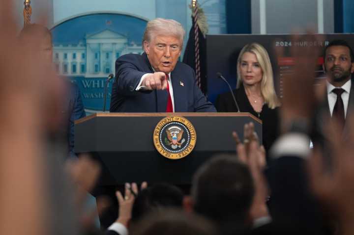 México hace lo que le decimos que haga: Trump