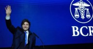 Silencio presidencial: Milei evitó referirse al escándalo de Discapacidad y pronosticó un "desplome de tasas" después de las elecciones