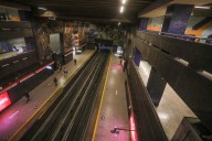 Metro cierra estaciones en Línea 1 por presencia de persona en la vía