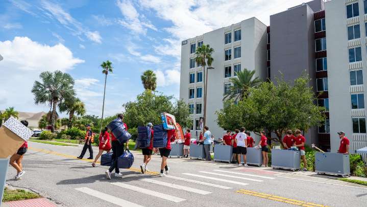 Move-in day at Florida Tech: Students arrive on Melbourne campus
