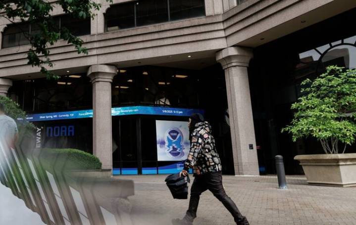 Weather service to hire hundreds after mass layoffs