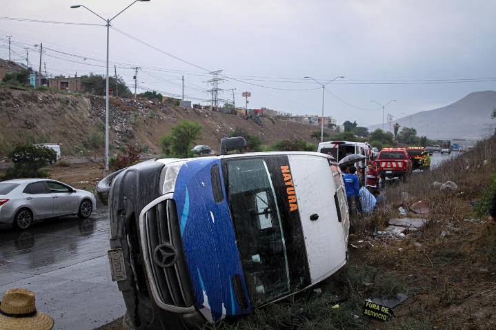 Cuatro personas resultan heridas en accidente de transporte público en el bulevar 2000