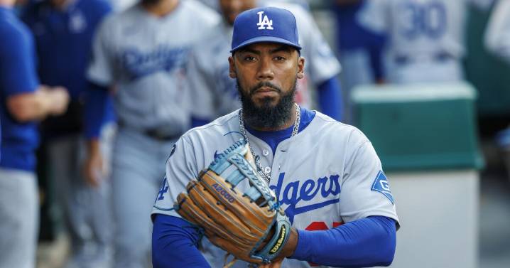 Letters to Sports: Dodgers' problems are more than Teoscar Hernández's defense
