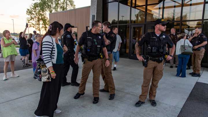 Police evoked '25-foot rule' at Beckwith town hall. What is it?