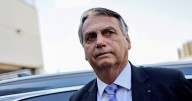 Bolsonaro niega tener intención de huir de Brasil y exige que se revoque su arresto domiciliario