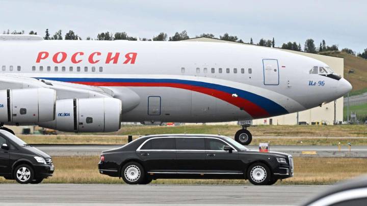Putin Arerriza en Alaska para Reunión de Alto Nivel con Trump