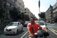 Video: GҩIpεα motociclista a taxista para no pagarle tras choque