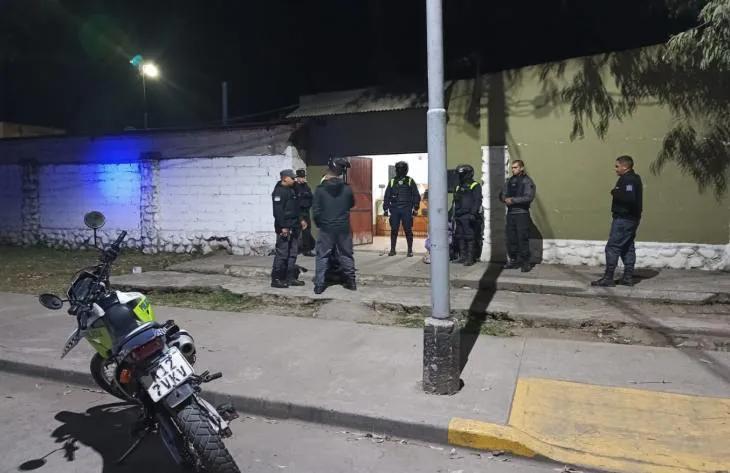 Insólito: Un adolescente intentó entrar a robar en la cárcel de Concepción y… fue detenido