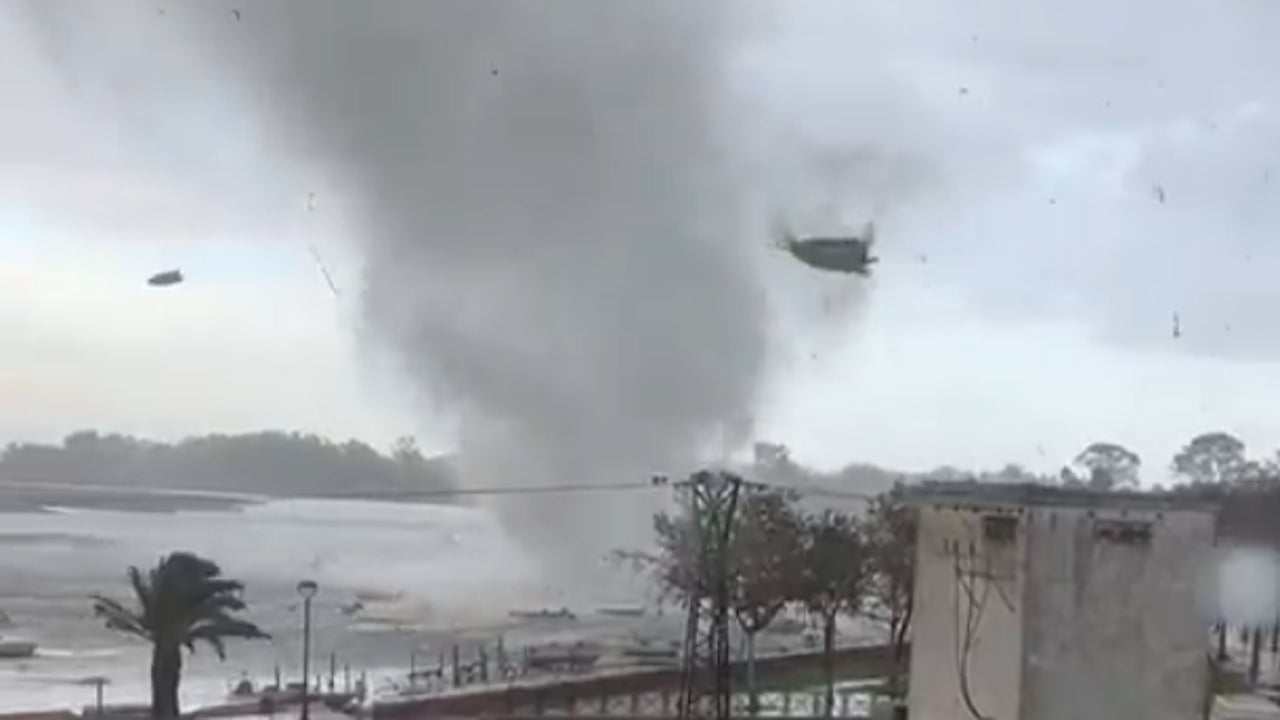 Vídeo: Una espectacular manga marina irrumpe frente a La Habana (Cuba)