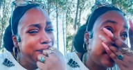Madre cubana rompe en llanto tras dejar a su hija por primera vez en la escuela en EE.UU.
