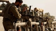 Un hombre muere tras caída de ayuda humanitaria de aviones en Gaza; cuatro más fallecen en busca de alimentos