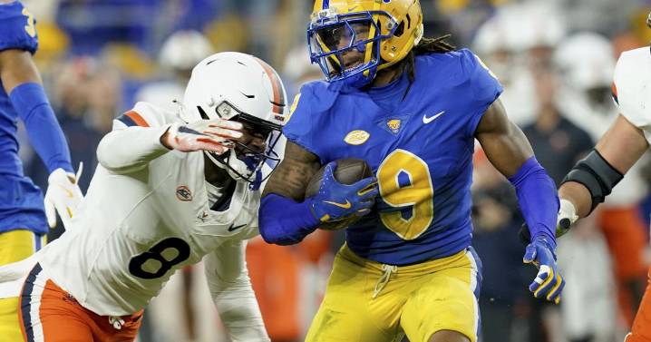 Pitt's Biles, Louis named to Bednarik Award watch list