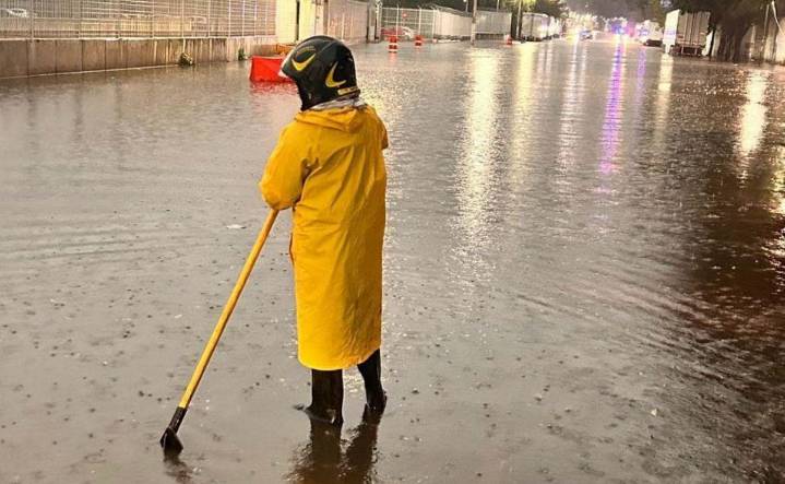 Intensas lluvias dejan afectaciones en la CDMX; reportan encharcamientos y árboles caídos en tres alcaldías