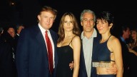 Melania Trump amenaza con demandar al hijo de Joe Biden por vincularla con Epstein