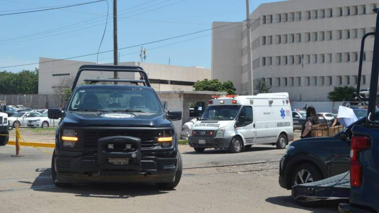 Reportan tres heridos tras riña con balacera en penal de Aguaruto, en Culiacán