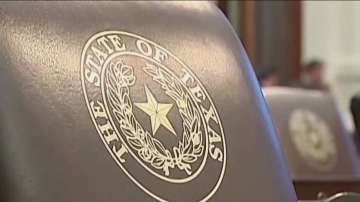 Texas Democrats break quorum, flee to Chicago over redistricting