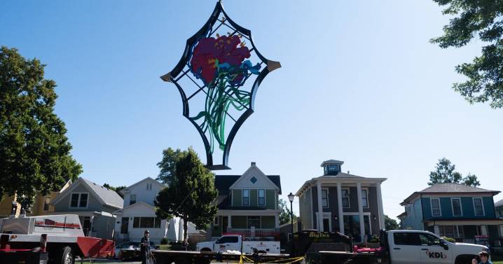 'Amaryllis' sculpture blooms in Fort Wayne's West Central neighborhood