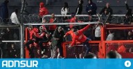23:23 Escándalo y violencia: corridas, bombas y piedrazos de hinchas de la U de Chile contra los de Independiente