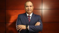 Detienen en EE.UU. a Carlos Treviño Medina, exdirector de Pemex, y enfrentará cargos de corrupción en México, dice Sheinbaum