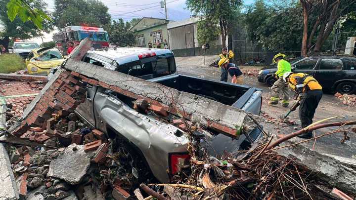 Lluvia y Granizo Desbordan Arroyo y Provocan Inundaciones en Saltillo