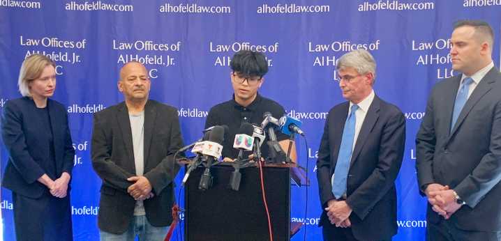 Familia hispana recibirá $2.5 millones de indemnización tras equivocación policiaca en Chicago