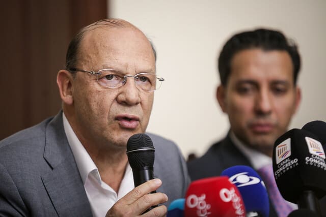 Licores y tabaco serían gravados con nueva reforma tributaria que busca recaudar $ 26.3 billones